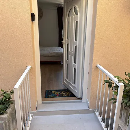 Lucic C Διαμέρισμα *